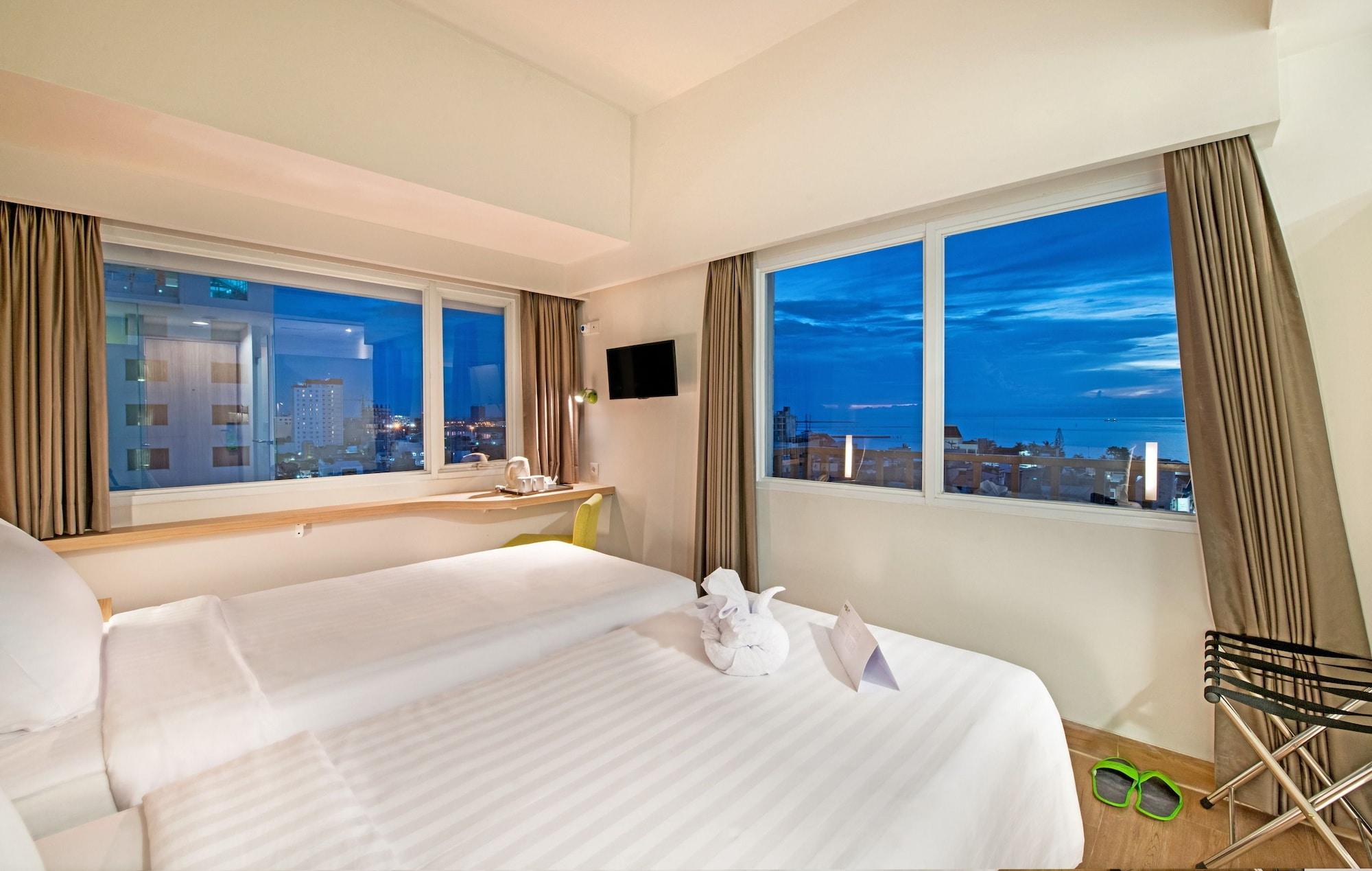 Whiz Prime Hotel Hasanuddin Makassar Exterior photo